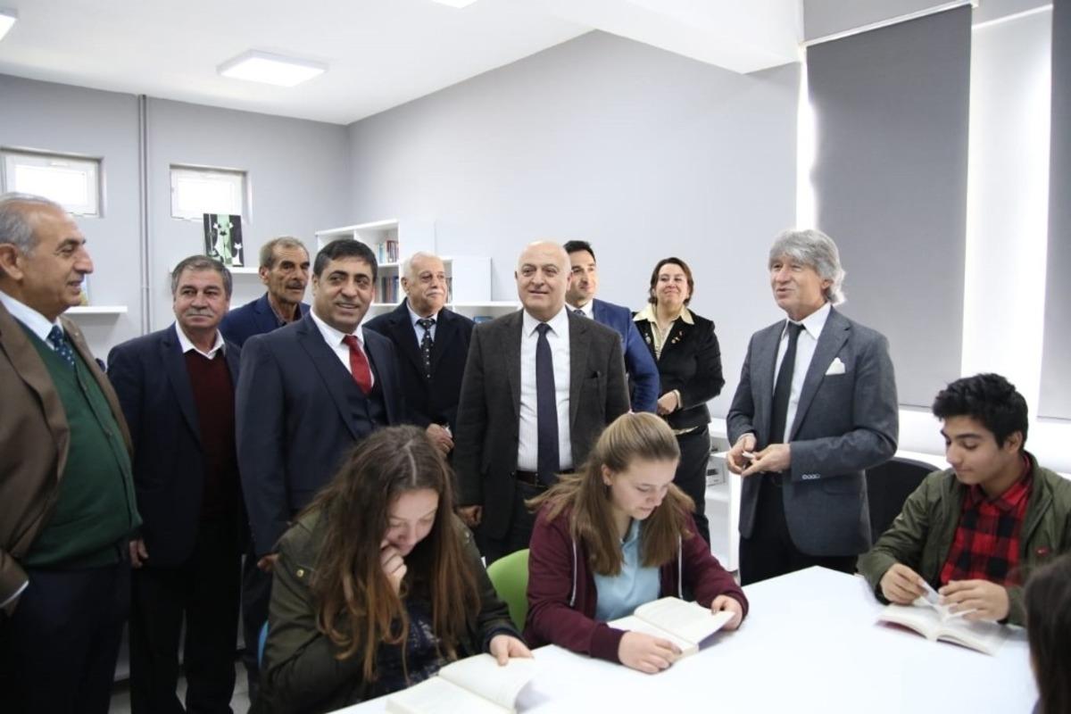 G&ouml;zne &Ccedil;ok Programlı Anadolu Lisesi K&uuml;t&uuml;phanesi hizmete a&ccedil;ıldı