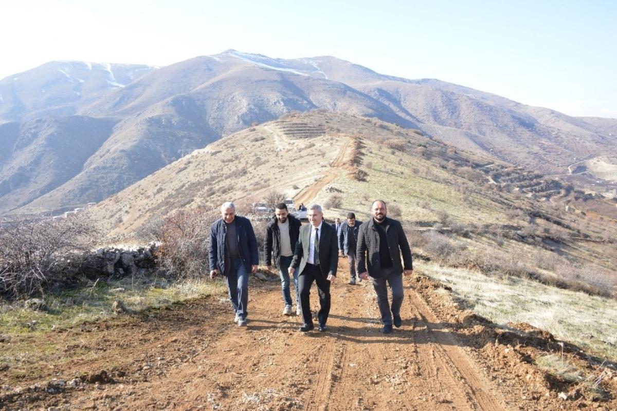 Başkan &Ccedil;ınar,  yol &ccedil;alışmalarını inceledi