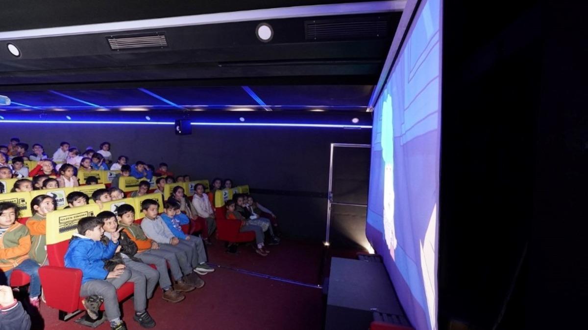 Sinemayı &ccedil;ocukların ayağına g&ouml;t&uuml;rd&uuml;ler