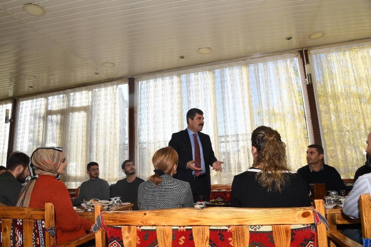 Başkan Asya, &ouml;ğrencilerle tecr&uuml;belerini paylaştı