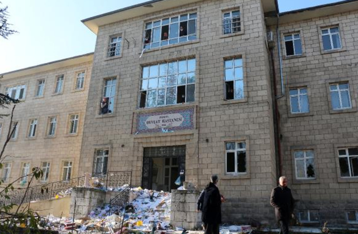 Eski hastane binasında fuhuş yapılıyor iddiası g&ouml;revlileri harekete ge&ccedil;irdi!