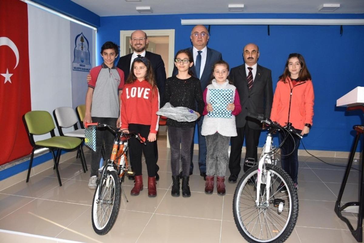 Okuma yarışması &ouml;d&uuml;lleri sahiplerini buldu