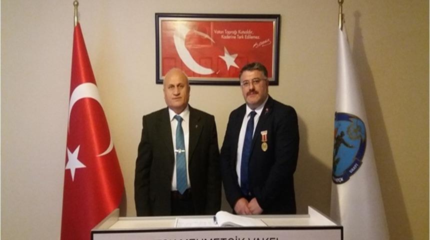 T&uuml;rkiye Harp Malul&uuml; Gaziler Şehit Dul ve Yetimler Derneği Başkanı Recep Akg&uuml;l ve y&ouml;netimi, TSK Mehmet&ccedil;ik Vakfı Erzurum temsilciliğini ziyaret etti