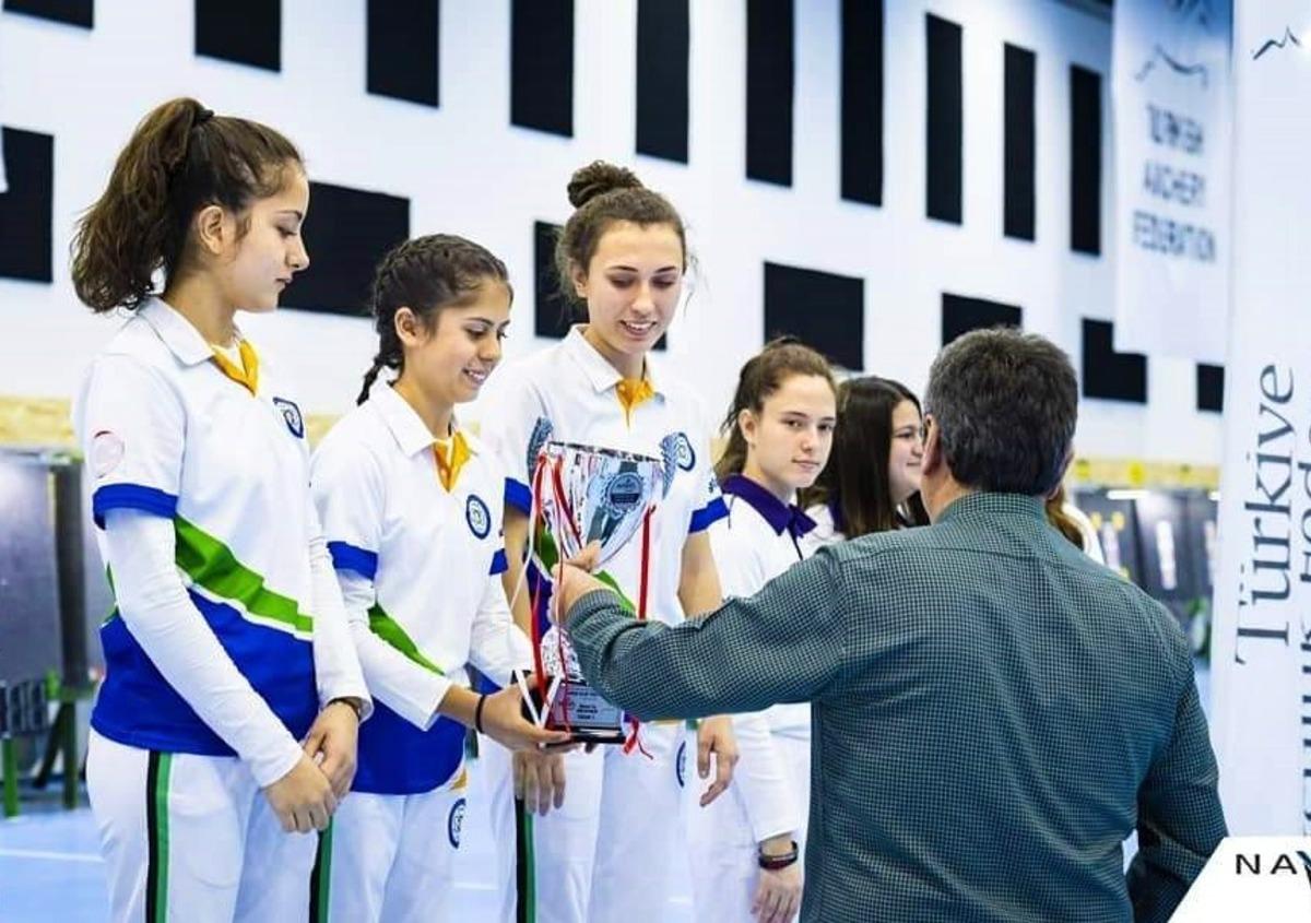 Altın kızlar hedefi yine 12&rsquo;den vurdu