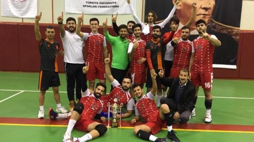 NEV&Uuml; Erkek voleybol takımı 1.Lige y&uuml;kseldi