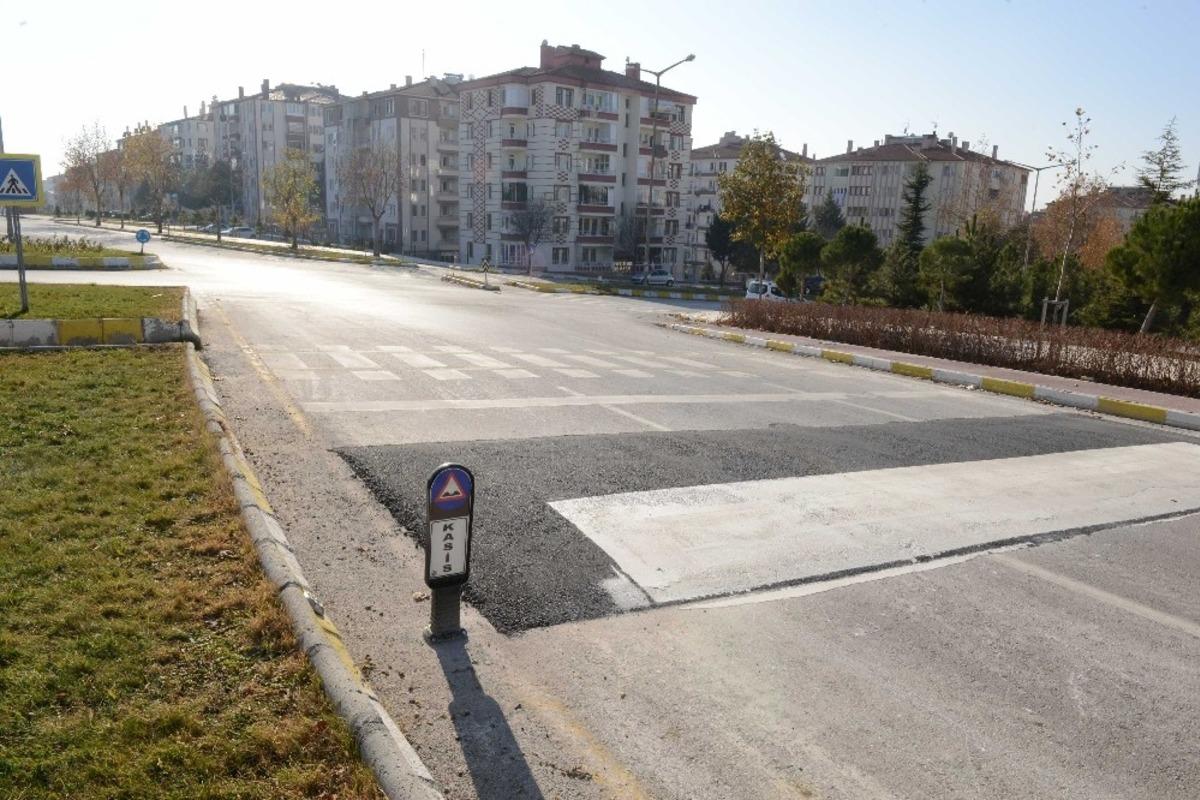 &Ccedil;orum&rsquo;da hız kesici kasisler, beton ve asfalt olacak