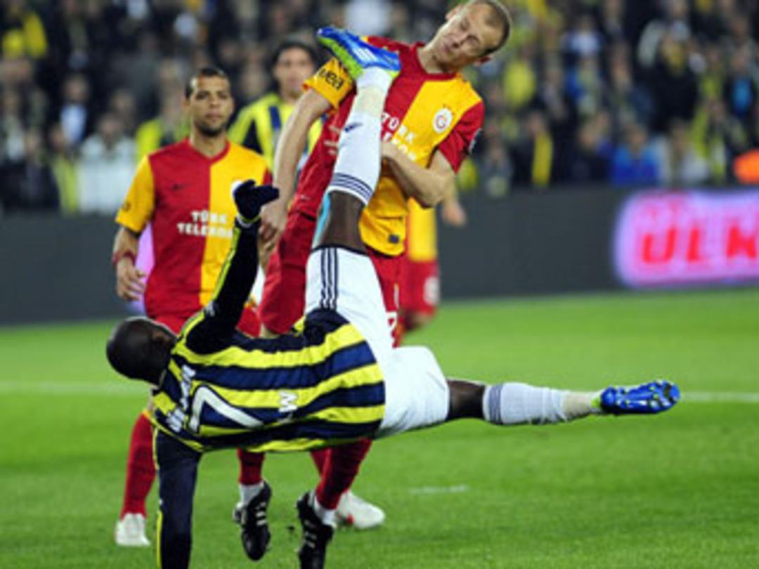 &Uuml;nl&uuml;lerden derbi yorumu