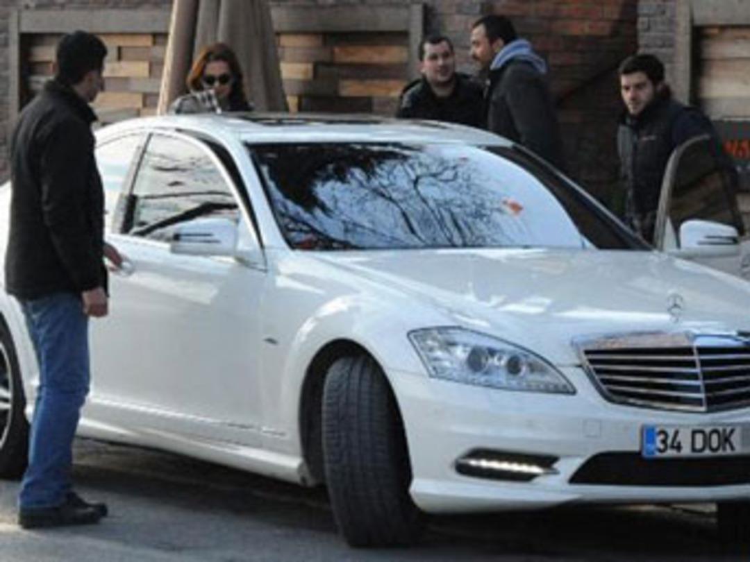 Cem Yılmaz'la yarışıyor