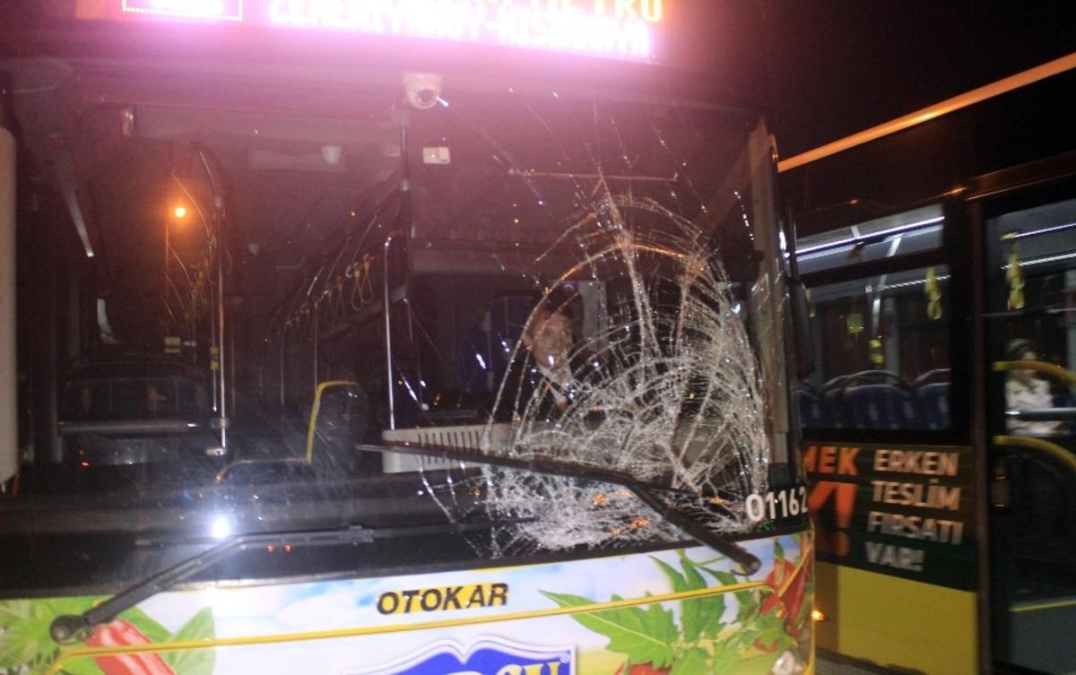 Sarıyer&rsquo;de yolun karşısına ge&ccedil;meye &ccedil;alışan &ccedil;ocuğa İETT otob&uuml;s&uuml; &ccedil;arptı