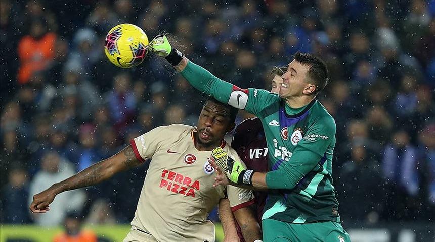 Fernando Muslera: Kimseye vurmadım, görüntü göstersinler