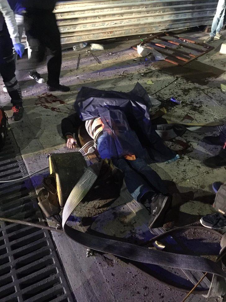 AVM'nin dış cephesine yılbaşı süsü yapılırken vinç devrildi: 1 ölü, 3 yaralı G4