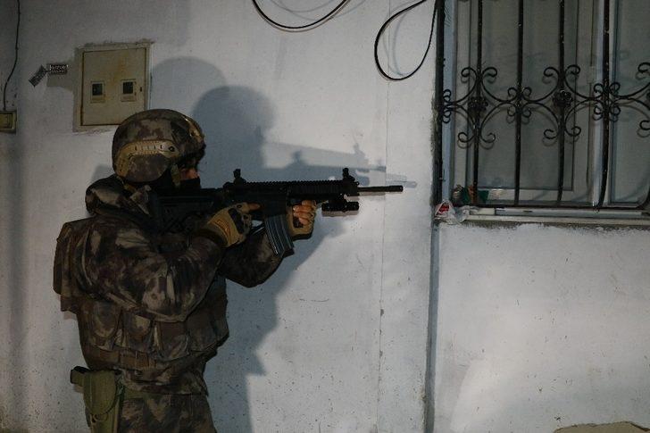 Adana'da şafak vakti torbacılara baskın: Çok sayıda gözaltı G2