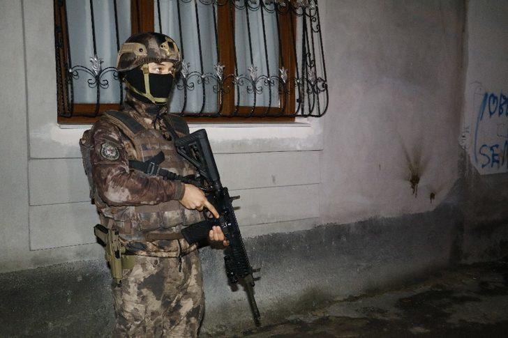 Adana'da şafak vakti torbacılara baskın: Çok sayıda gözaltı G1