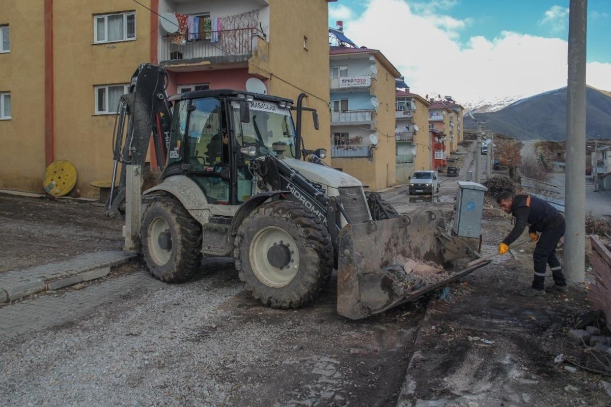 Bitlis Belediyesinden temizlik &ccedil;alışması