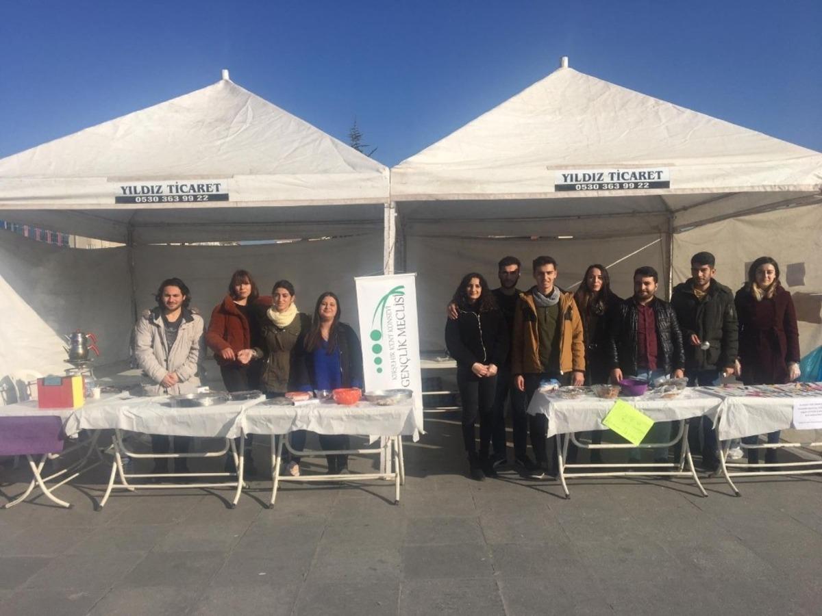 Kent Konseyi Gen&ccedil;lik Meclisi, ihtiya&ccedil; sahibi &ouml;ğrenciler i&ccedil;in kermes d&uuml;zenledi