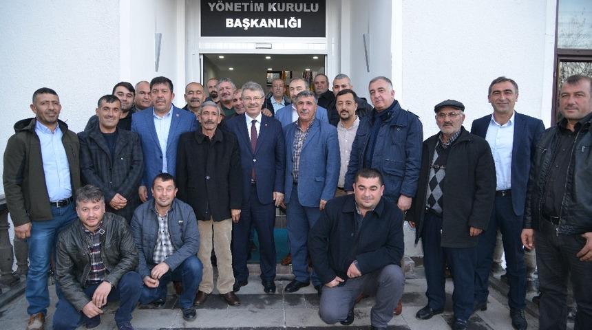 Başkan Akay: "Pancar tarımının s&uuml;rd&uuml;r&uuml;lebilirliği gen&ccedil; &ccedil;ift&ccedil;ilerin sahiplenmesi ile sağlanabilir"