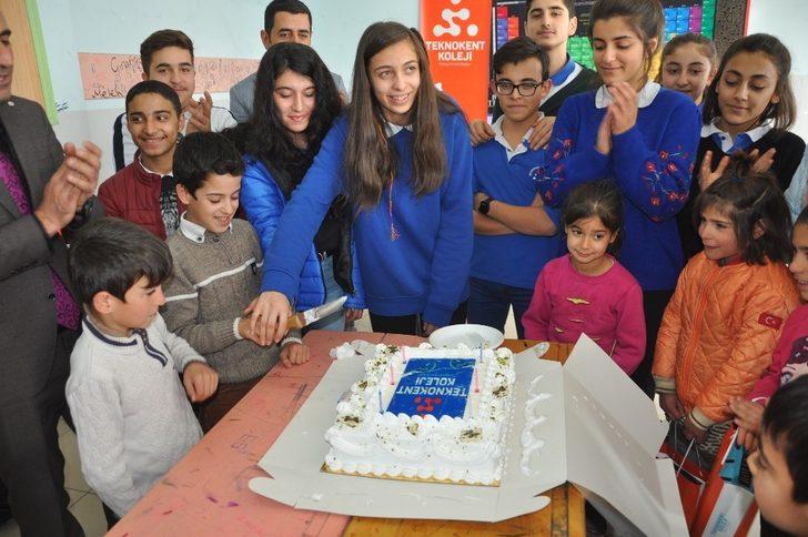 Kolej öğrencilerinden köy okulundaki öğrencilere destek G3