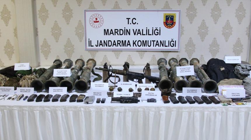Mardin'de 4 PKK'lı teröristin etkisiz hale getirildiği operasyonda cephanelik ele geçirildi