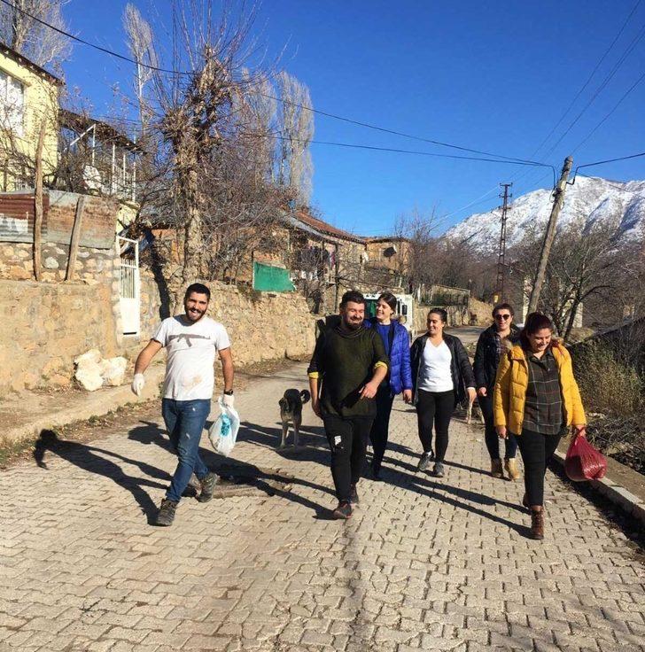 Sokak hayvanlarını gönüllüler besliyor G4