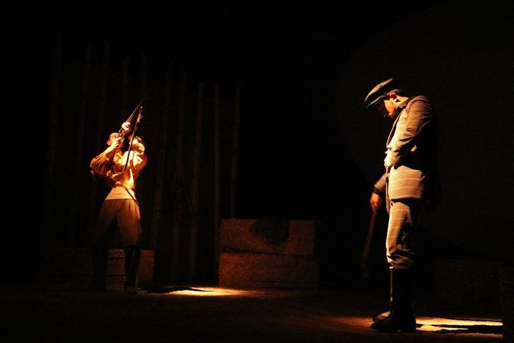 ‘Pusuda’ ve ‘Öç’ oyunu Van’da sahneleniyor G1