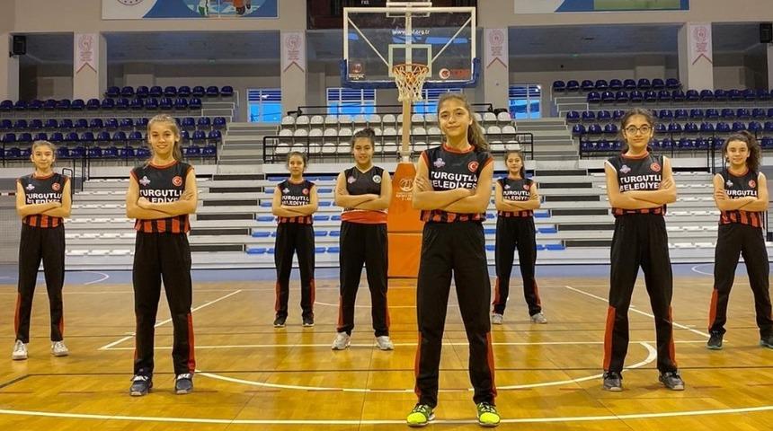 Turgutlu Belediyesinden Manisa Karmasına 8 oyuncu