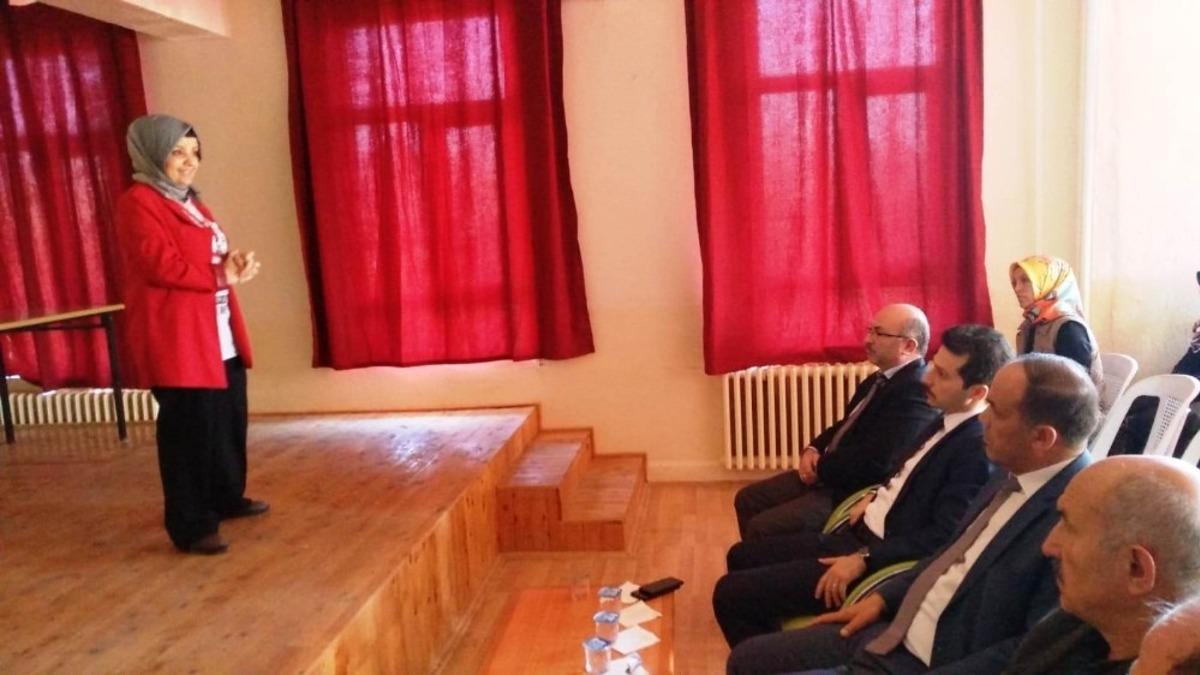 Hisarcık&rsquo;ta velilere &lsquo;Mahremiyet, aile i&ccedil;i iletişim ve teknoloji bağımlılığı&rsquo; konulu seminer