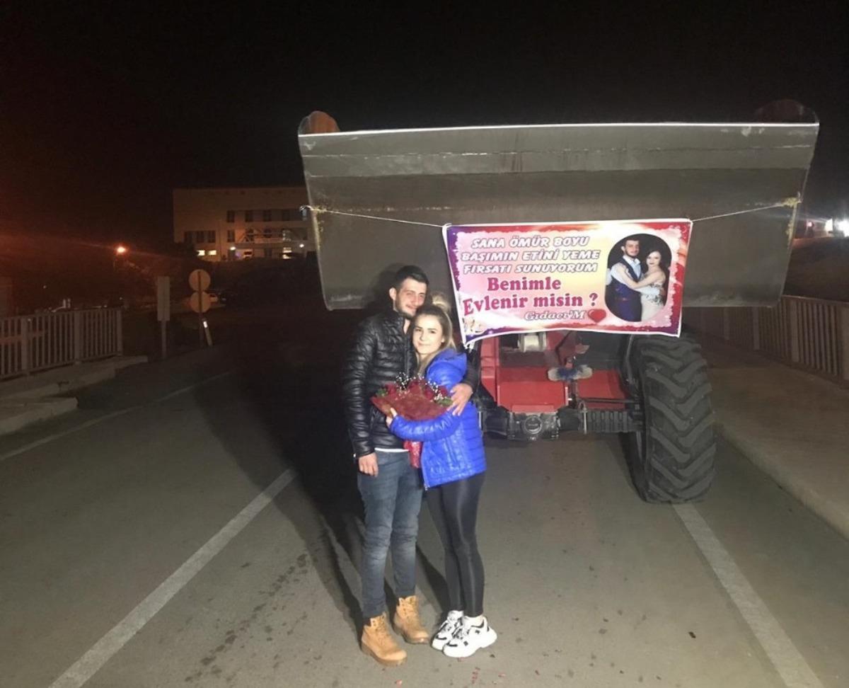 İş makinesiyle &ccedil;ılgın evlenme teklifi