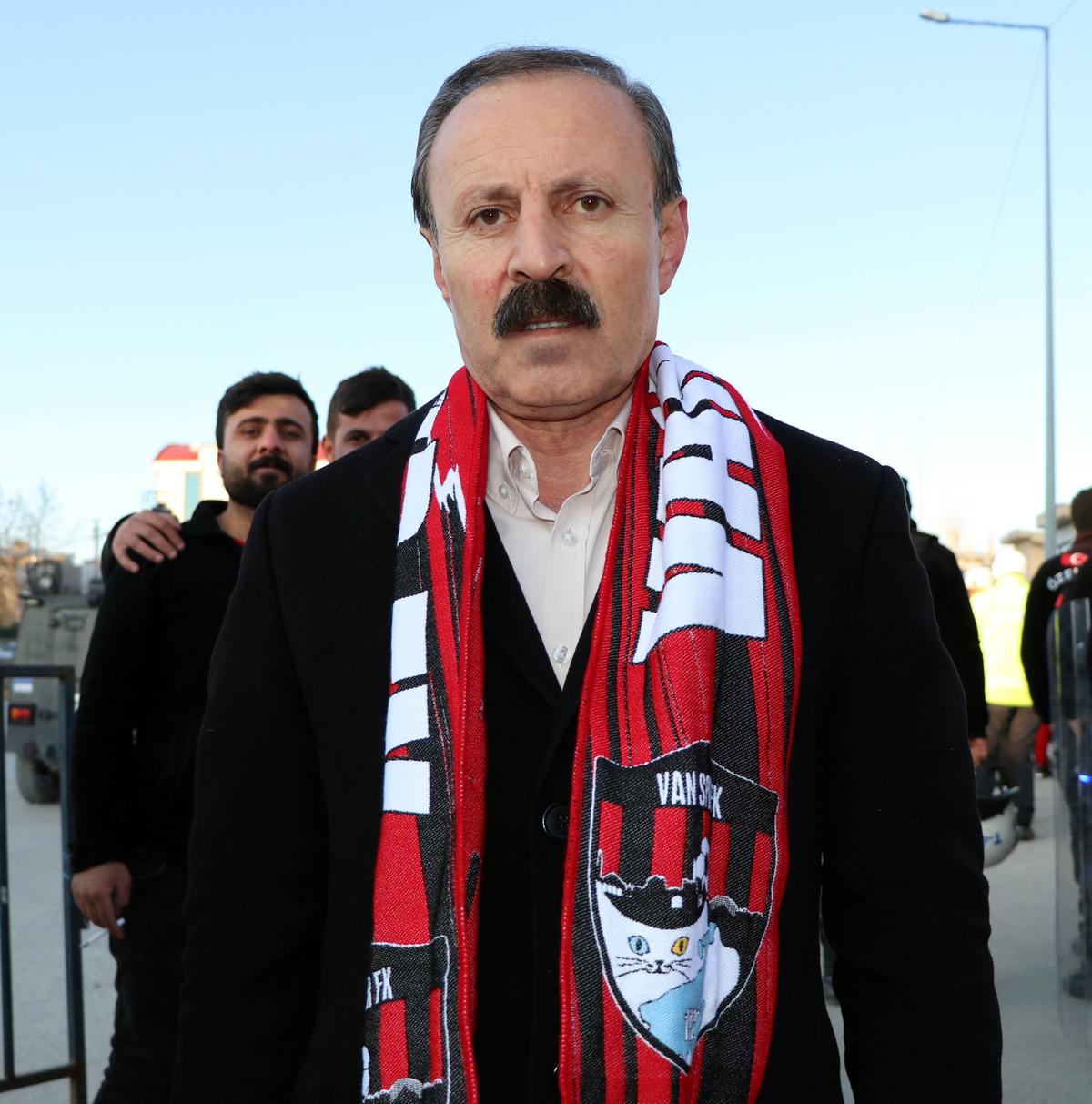 Van Spor Futbol Kul&uuml;b&uuml; Başkanı Yenit&uuml;rk: Milyon dolarlarımızın dışarıya gitmemesi i&ccedil;in altyapının değer g&ouml;rmesi lazım