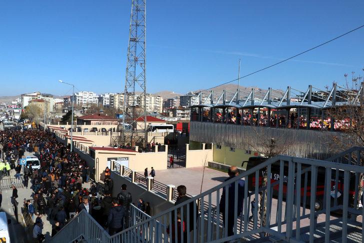 Van Spor Futbol Kulübü Başkanı Yenitürk: Milyon dolarlarımızın dışarıya gitmemesi için altyapının değer görmesi lazım G3