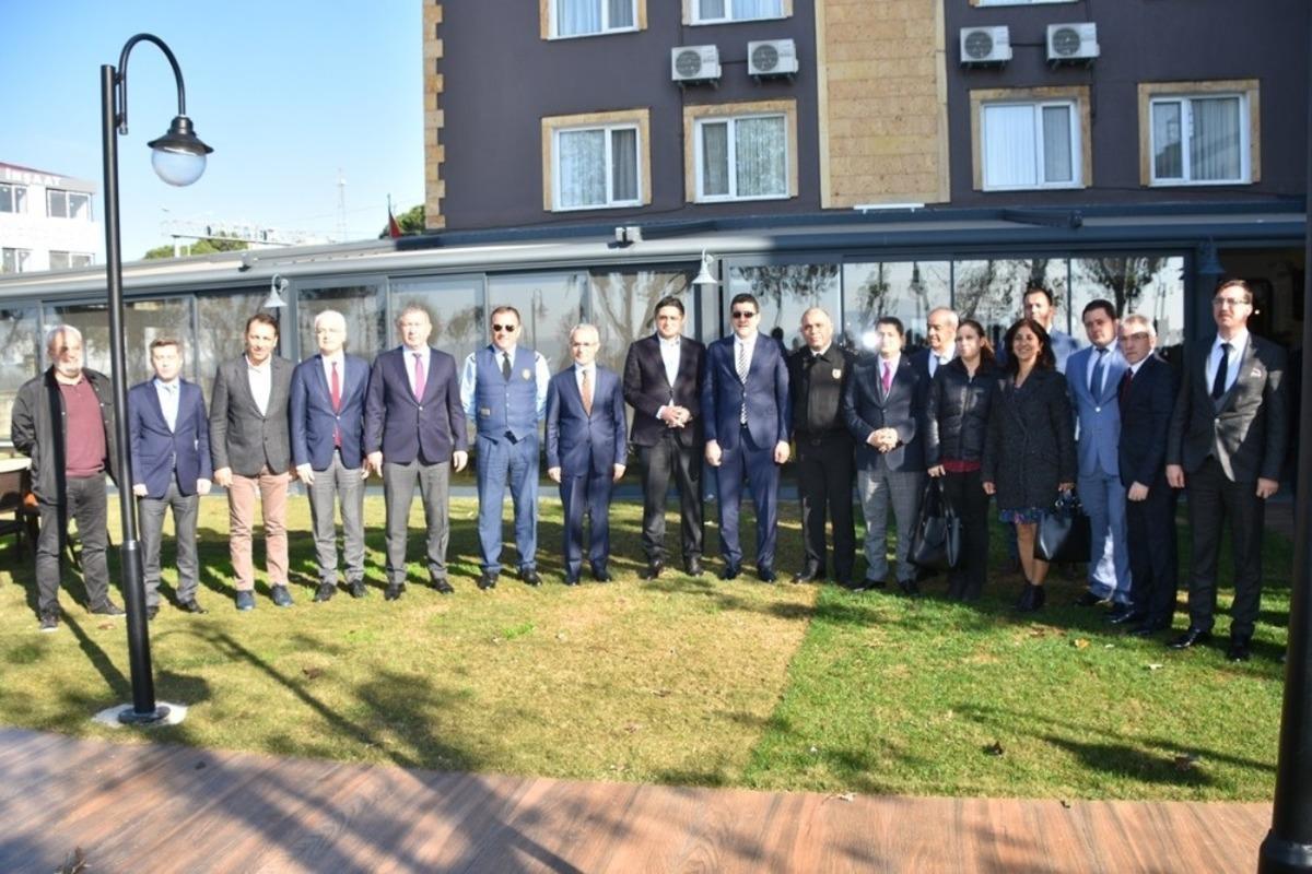 Emekliliğe ayrılan Kaymakam Kazım Tekin i&ccedil;in veda yemeği