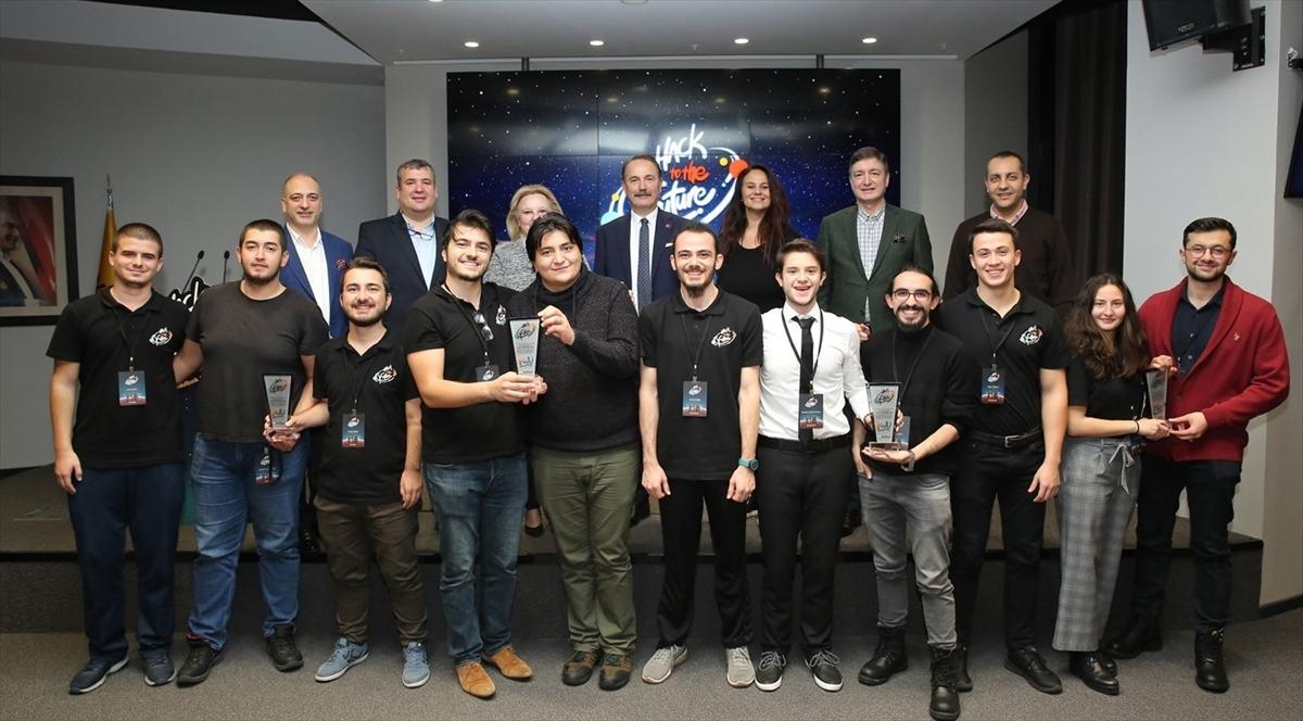 VakıfBank'ın "Hack to the Future" yarışmasında gen&ccedil;ler geleceği kodladı