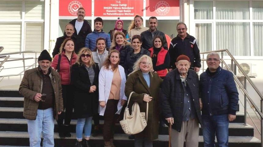 Hastane personelinden huzurevine ziyaret