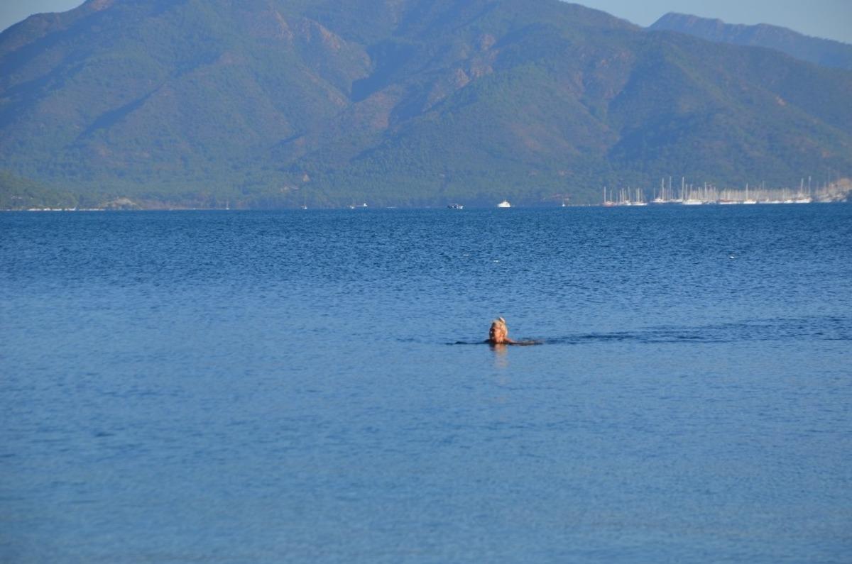Memlekette kış Marmaris&rsquo;te deniz keyfi