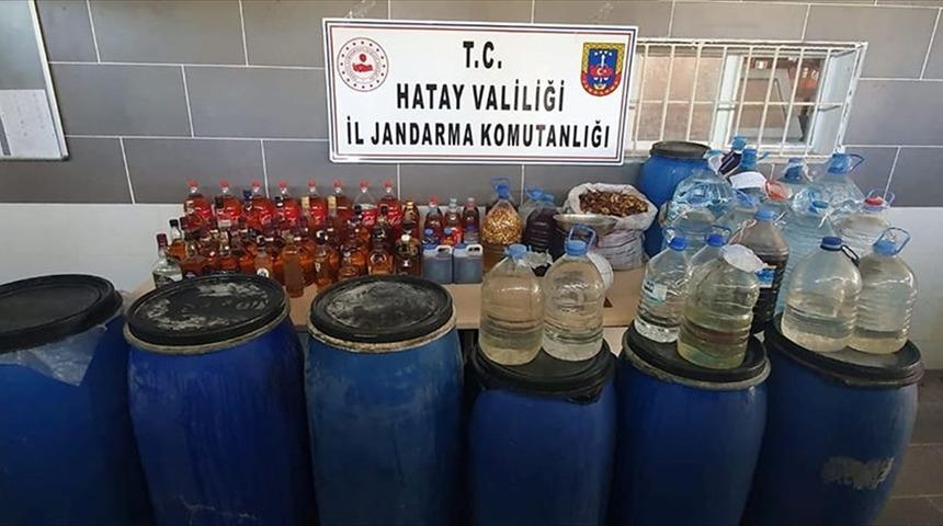 Hatay'da evlerinde ka&ccedil;ak alkol &uuml;reten 4 kişi g&ouml;zaltına alındı