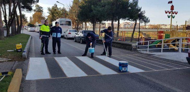 Çarşamba Belediyesi’nden levha ve yaya geçidi çalışmaları G1