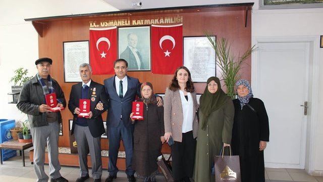 Osmaneli’nde Kıbrıs gazilerine madalya ve beratları takdim edildi
