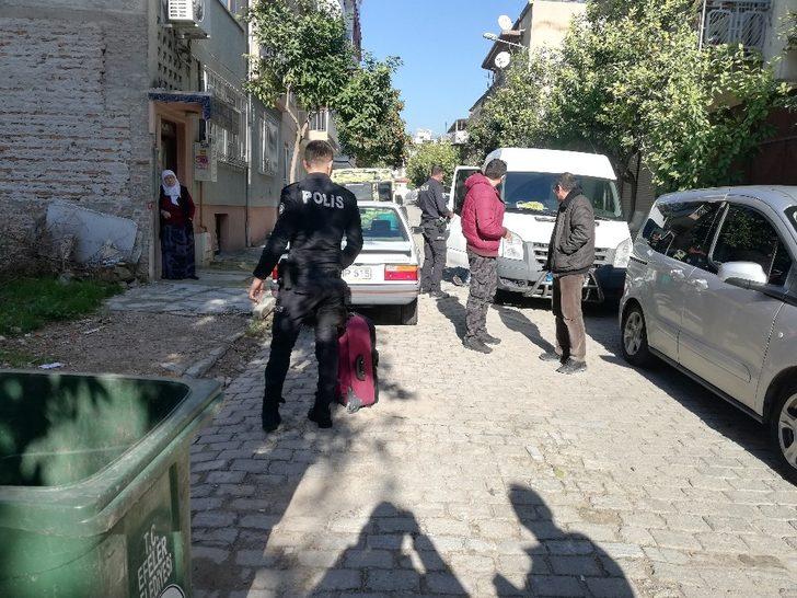 Şüpheli valizden kıyafet çıktı G2