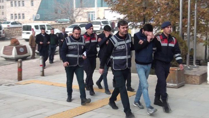 Çalıntı otomobil ile mazot çalan  2 şüpheli yakalandı G1