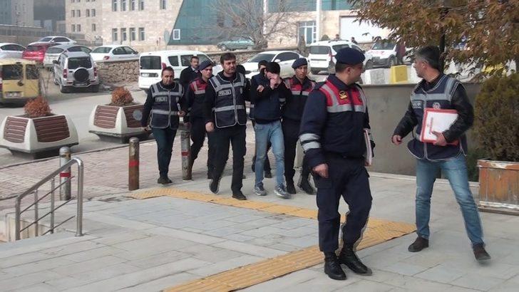 Çalıntı otomobil ile mazot çalan  2 şüpheli yakalandı G3