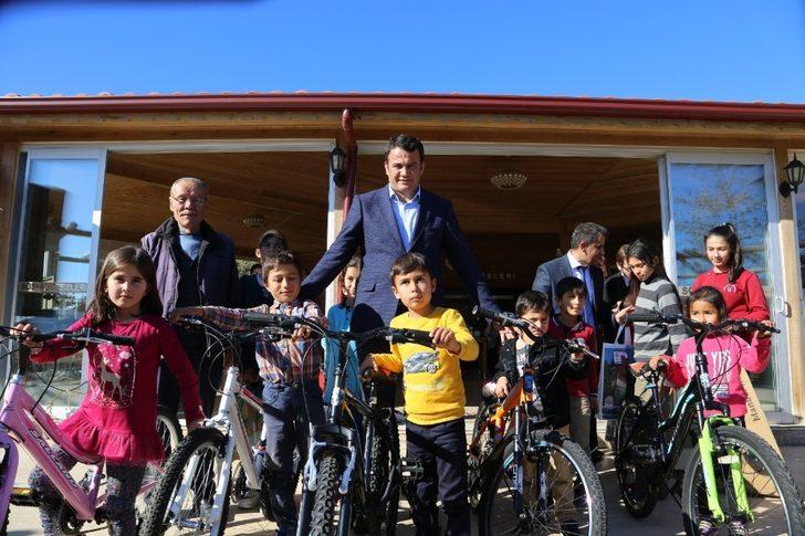 ‘Bir Dileğim Var’ ile çocuklar hediyelerine kavuştu G1