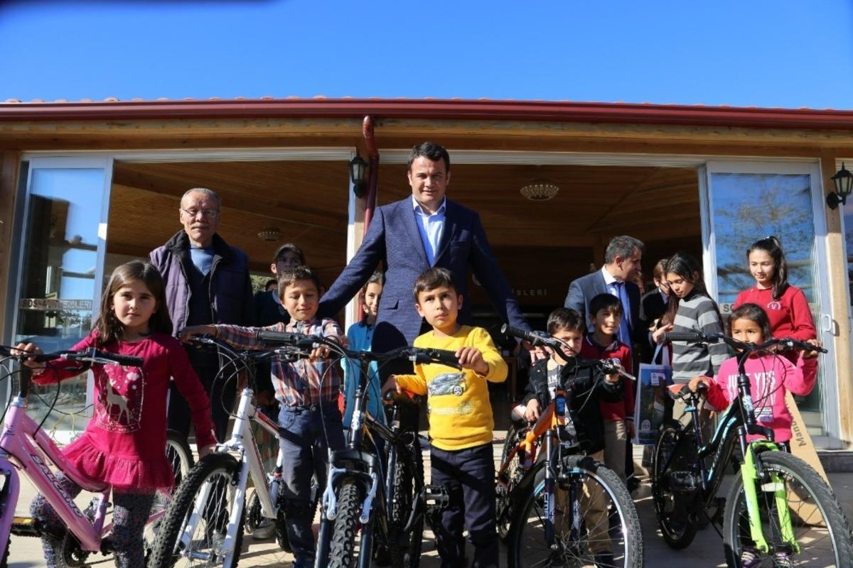 &lsquo;Bir Dileğim Var&rsquo; ile &ccedil;ocuklar hediyelerine kavuştu
