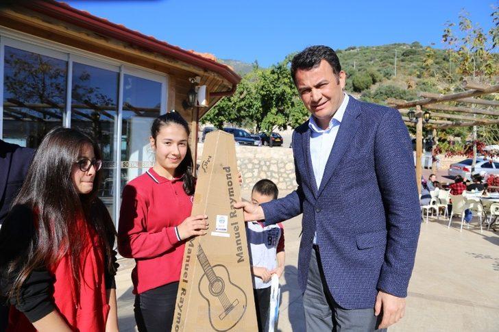 ‘Bir Dileğim Var’ ile çocuklar hediyelerine kavuştu G4