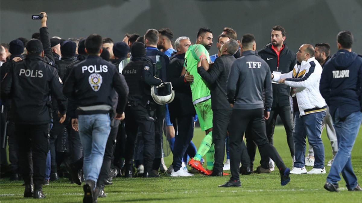 Galatasaray&rsquo;dan Tuzlaspor ma&ccedil;ında yaşanan olaylarla ilgili a&ccedil;ıklama