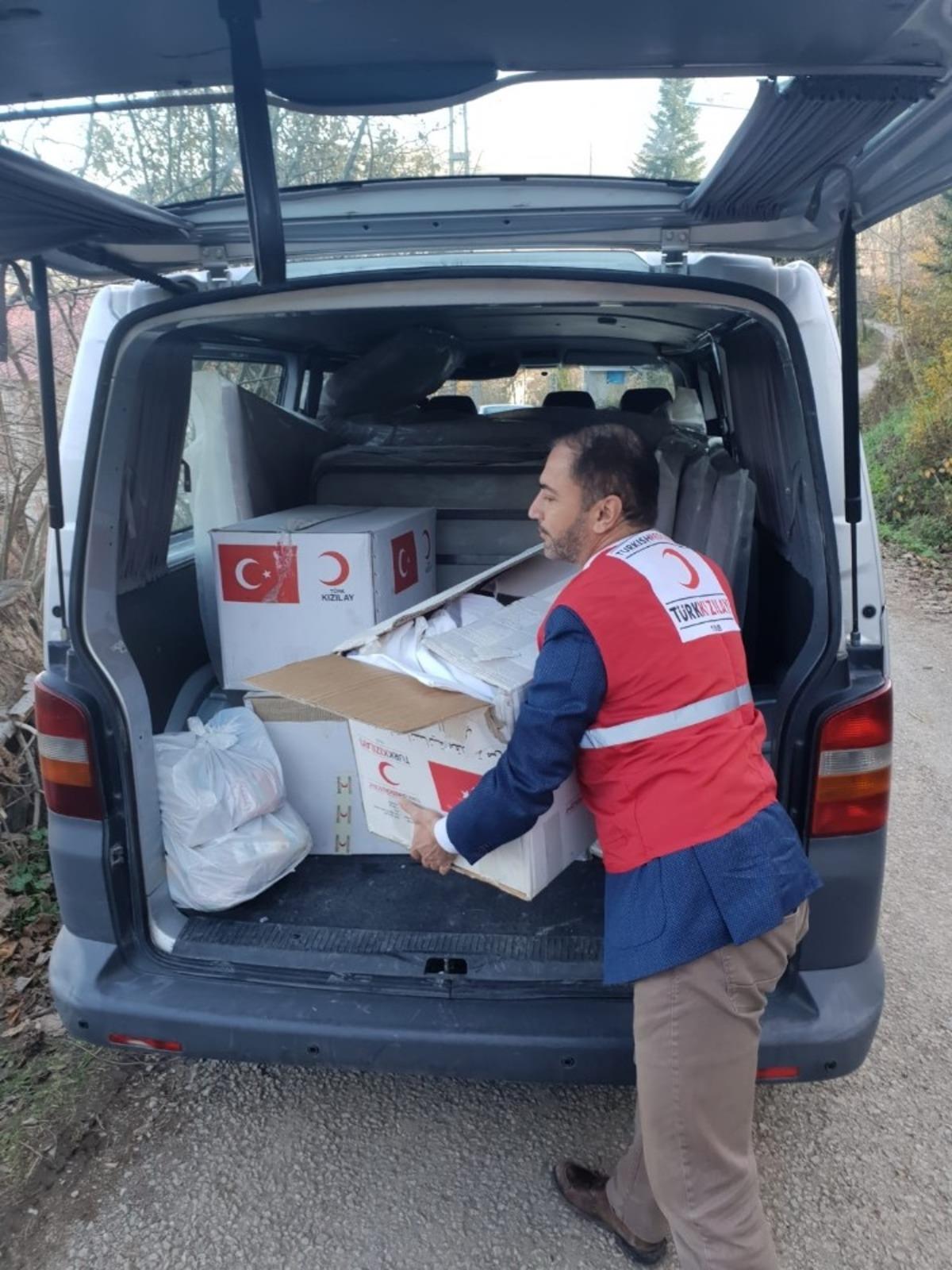 T&uuml;rk Kızılayı&rsquo;ndan evsiz kalan aileye yardım