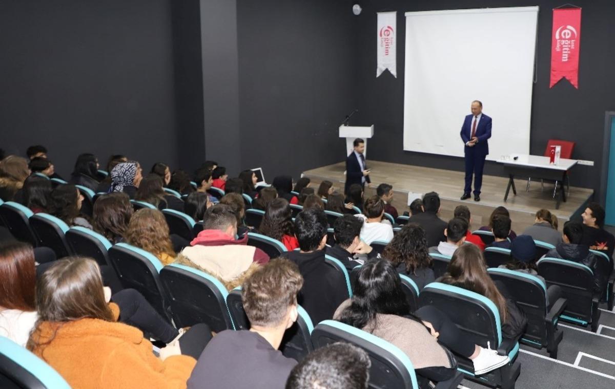 Başkan Akın Kariyer G&uuml;nleri&rsquo;ne konuk oldu