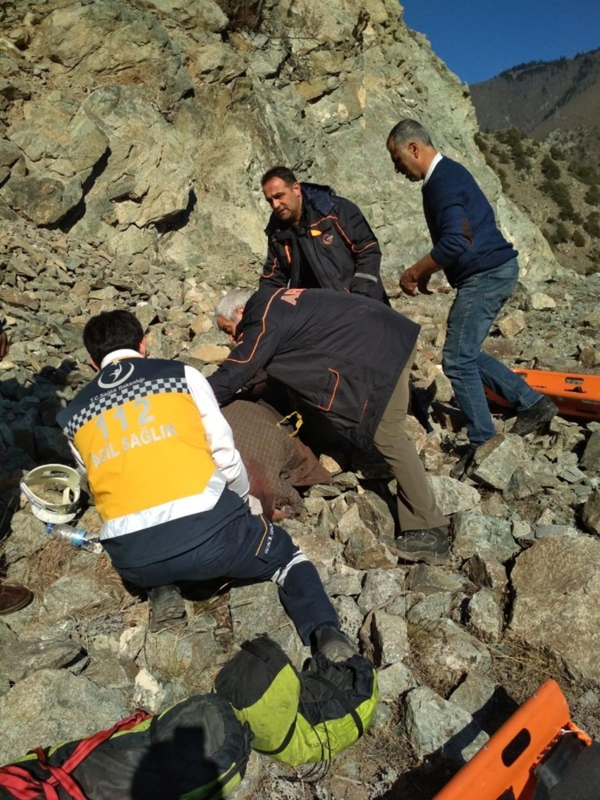 Kayalıklardan d&uuml;şen &ccedil;oban hayatını kaybetti
