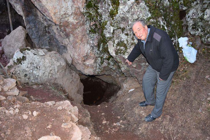 Kütahya'da definecilere suçüstü! Madenci gibi çalışıp 10 metrelik çukur açmışlar G1