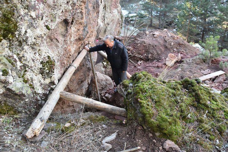 Kütahya'da definecilere suçüstü! Madenci gibi çalışıp 10 metrelik çukur açmışlar G2