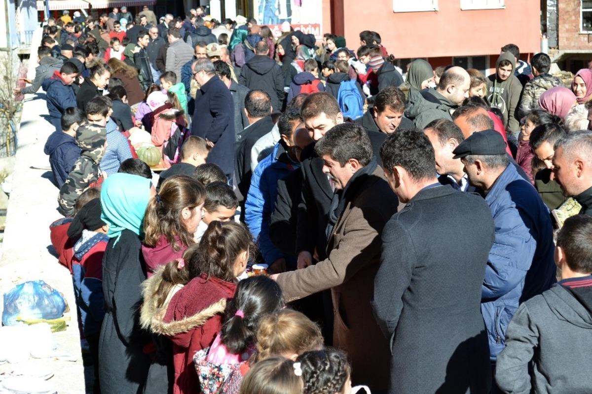 Tarihi k&ouml;pr&uuml;de Yerli Malı Haftası kutlandı