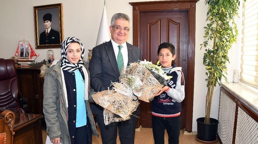 Uluslararası G&ouml;&ccedil;menler G&uuml;n&uuml;nde Vali Aykut Pekmez&rsquo;e ziyaret